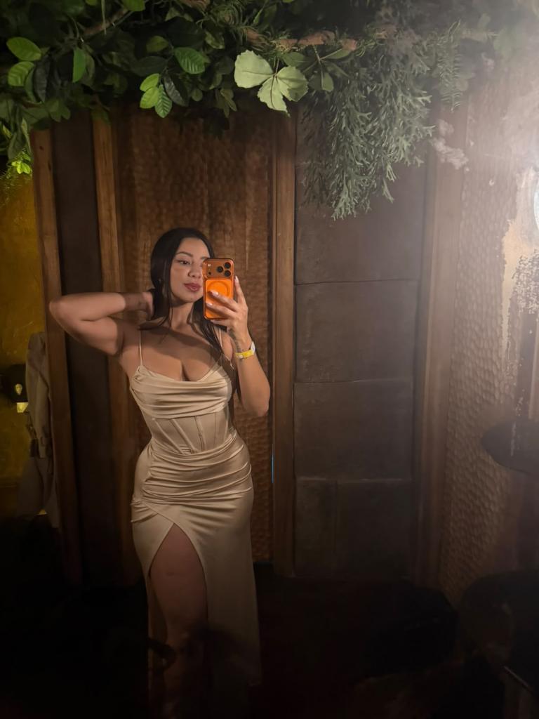 743052766: Chica busca chico en Sevilla