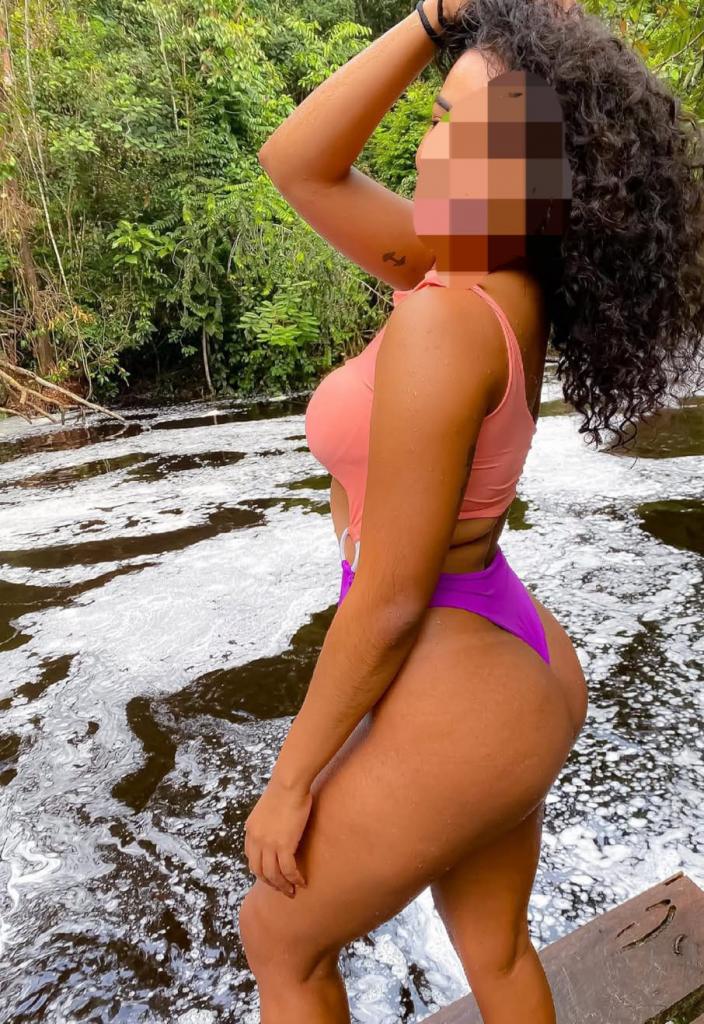 643367487: Chica busca chico en Barcelona