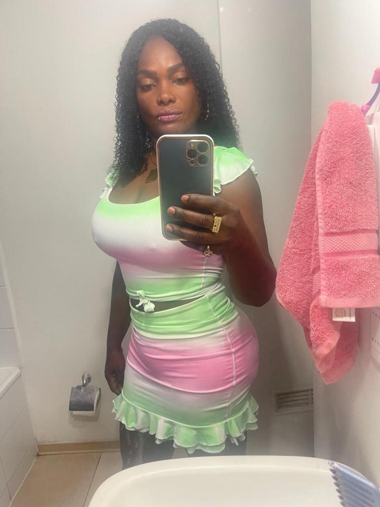 617524169: Chica busca chico en Lérida