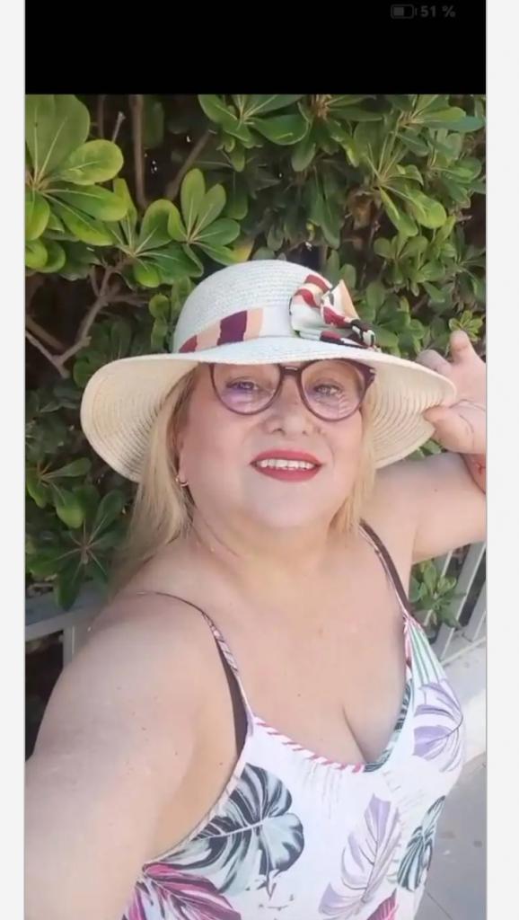 672988631: Chica busca chico en Alicante