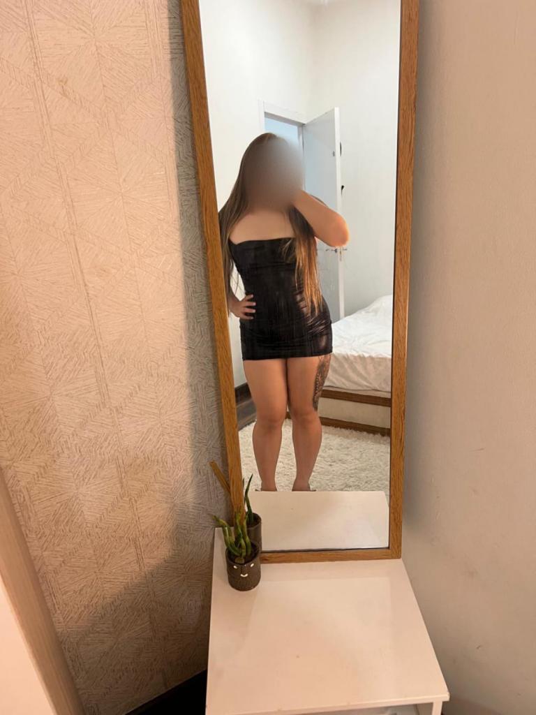 605441037: Chica busca chico en Madrid