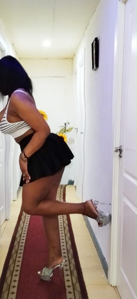 974563641: Chica busca chico en Huesca