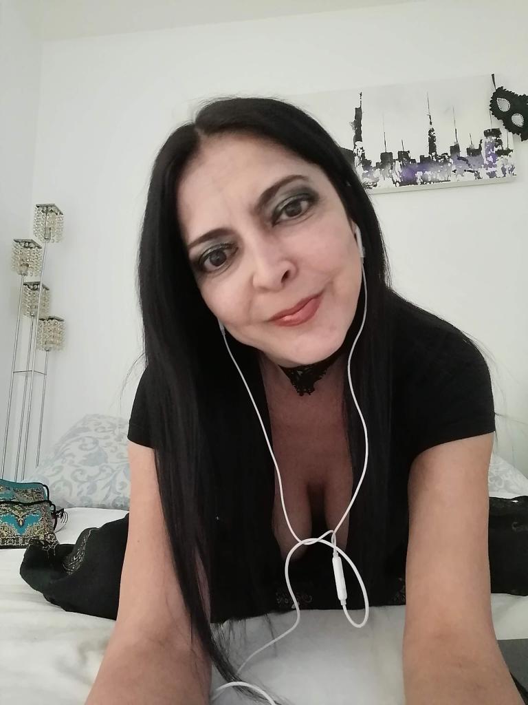 727752573: Chica busca chico en Barcelona