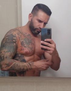 Chico busca chica en Sevilla: 