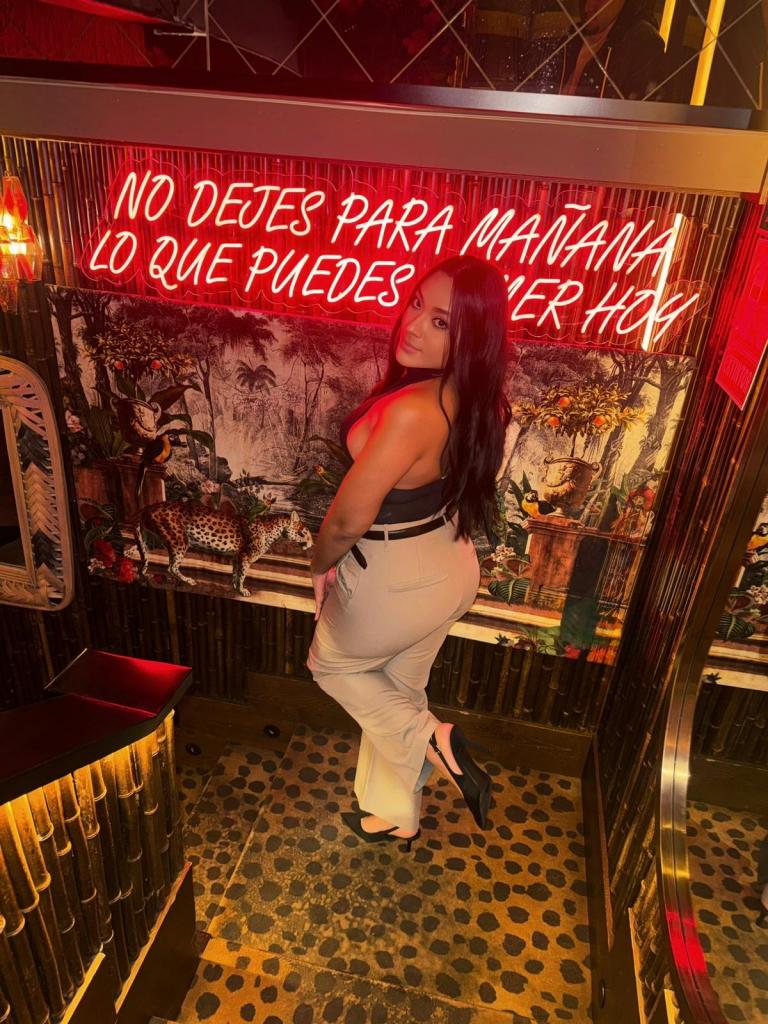 Chica busca chico en Almería: 