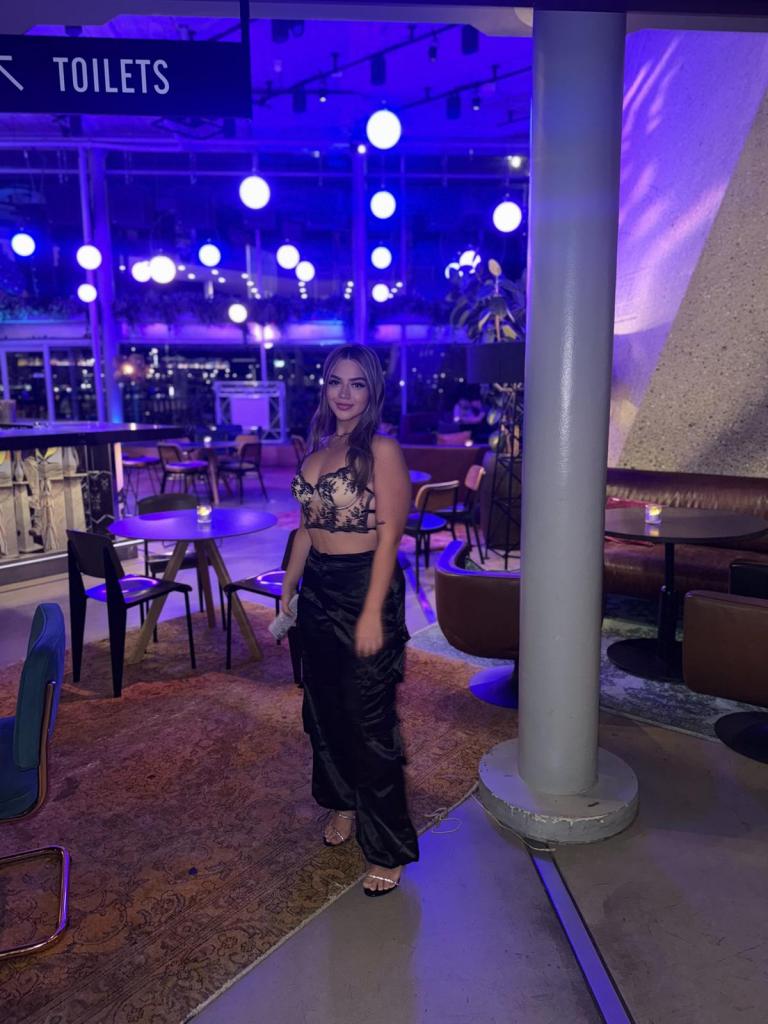 671683268: Chica busca chico en Sevilla