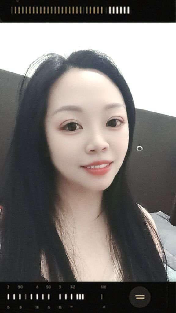 677689355: Chica busca chico en Barcelona