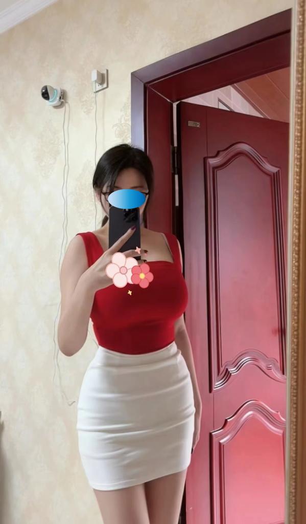 742071447: Chica busca chico en Barcelona