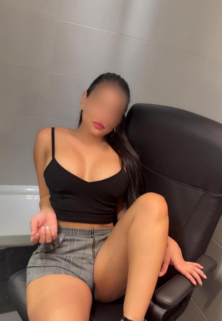 Chica busca chico en Alicante: Chica busca chico