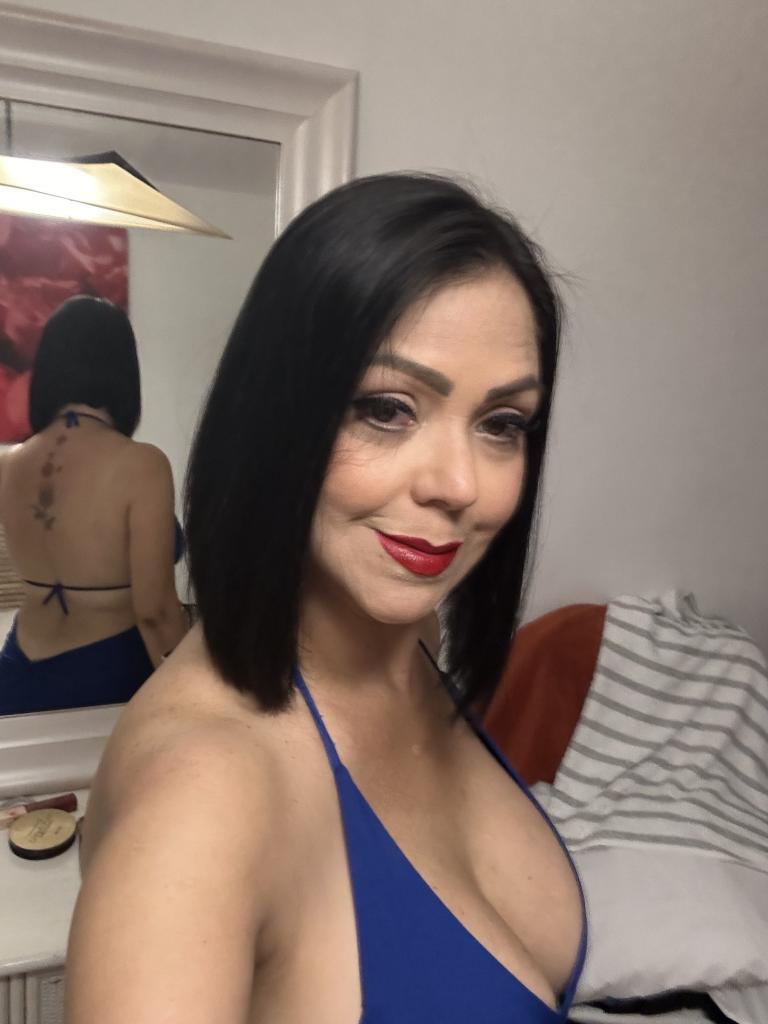 Chica busca chico en Ibiza: 