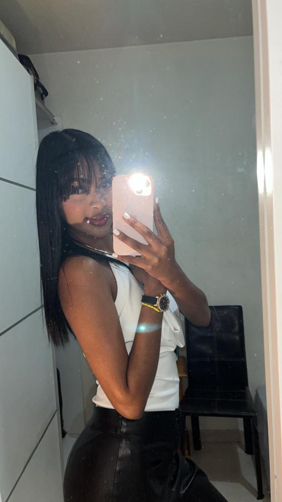 Chica busca chico en Granada: 