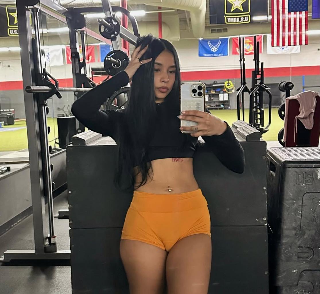 Chica busca chico en Alicante: Chica busca chico