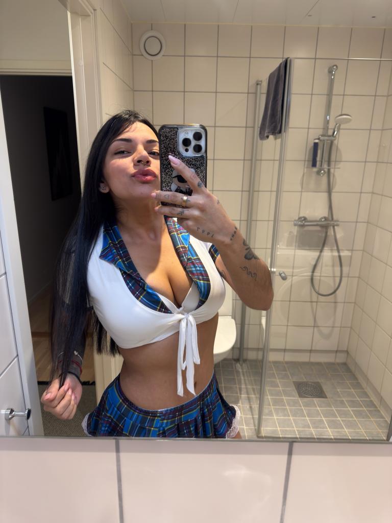 624437839: Chica busca chico en Barcelona