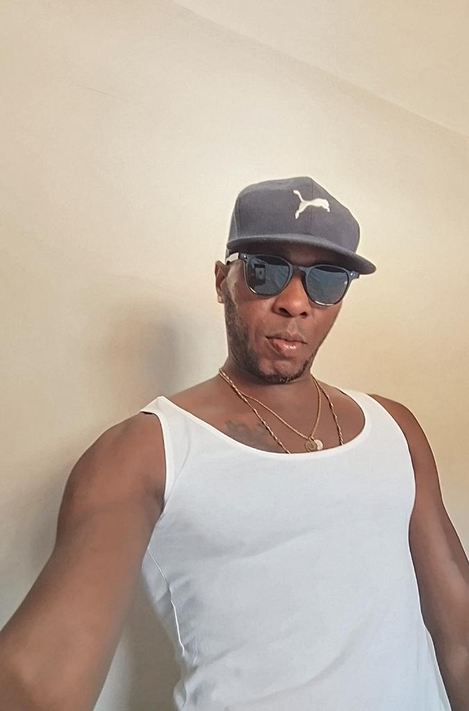 Chica busca chico en Sevilla: 