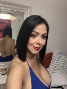 647743184: Chica busca chico en Ibiza