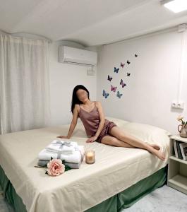 677000788: Chica busca chico en Barcelona