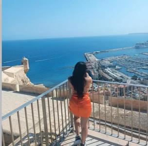 643693495: Chica busca chico en Madrid