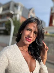 614527385: Transexual en León
