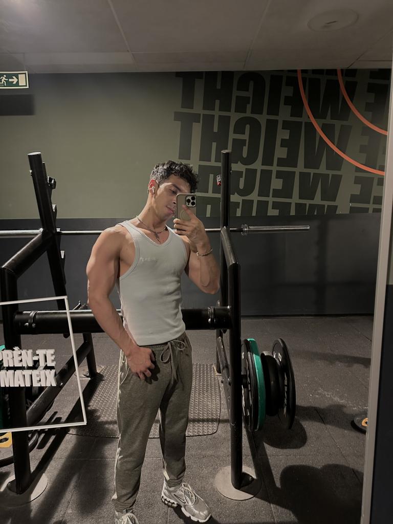 687204420: Chica busca chico en Barcelona