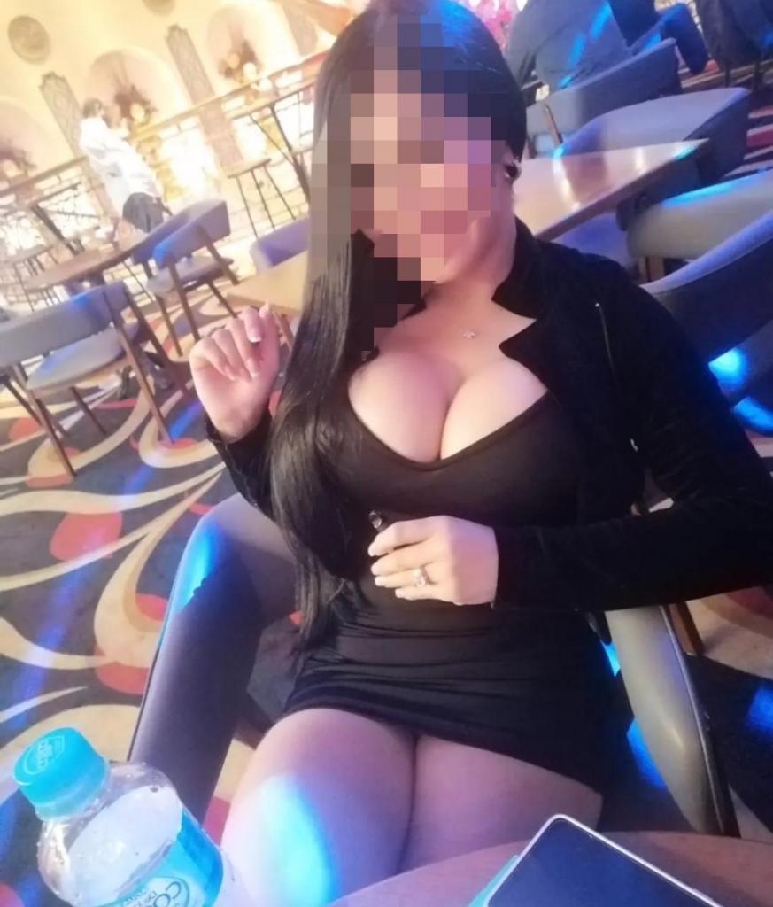 657407395: Chica busca chico en Lugo