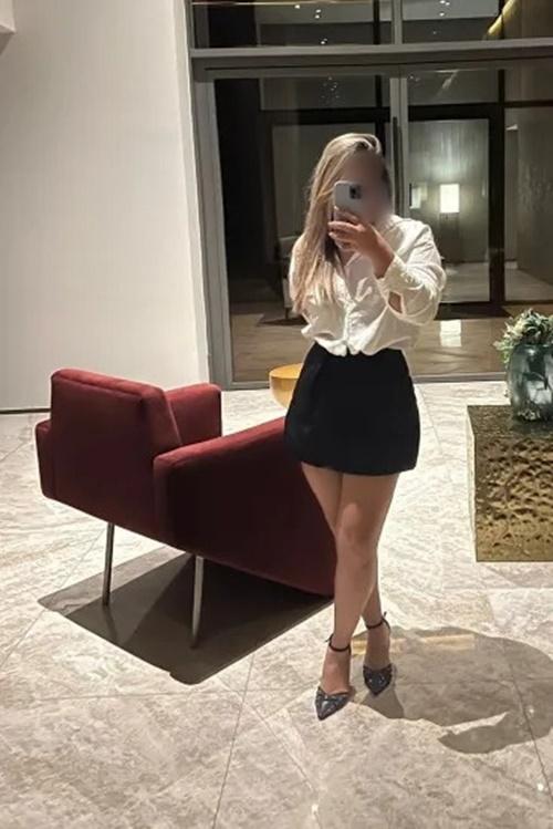 621382285: Chica busca chico en Barcelona