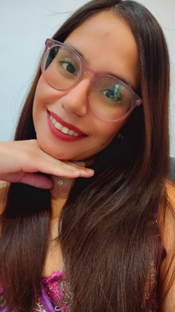 697734316: Chica busca chico en Málaga