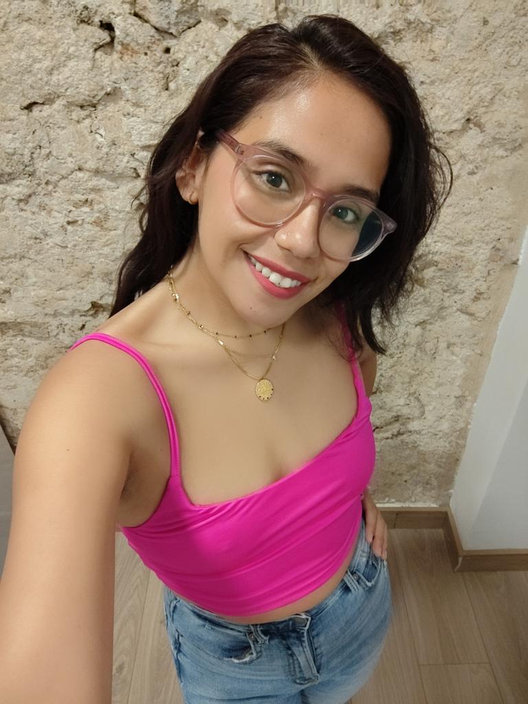 697734316: Chica busca chico en Málaga