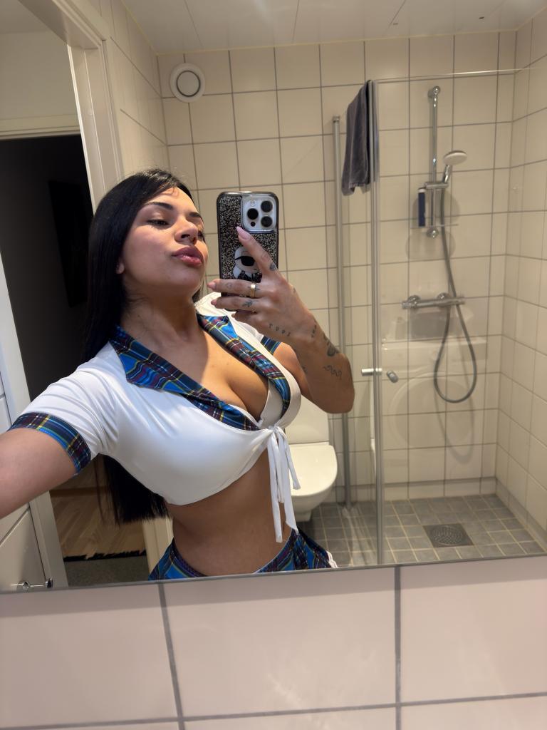 624437839: Chica busca chico en Barcelona