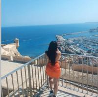 643693495: Chica busca chico en Madrid