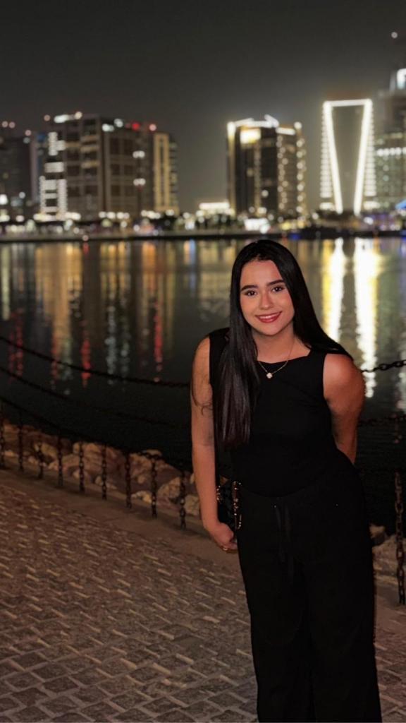 663197142: Chica busca chico en Barcelona