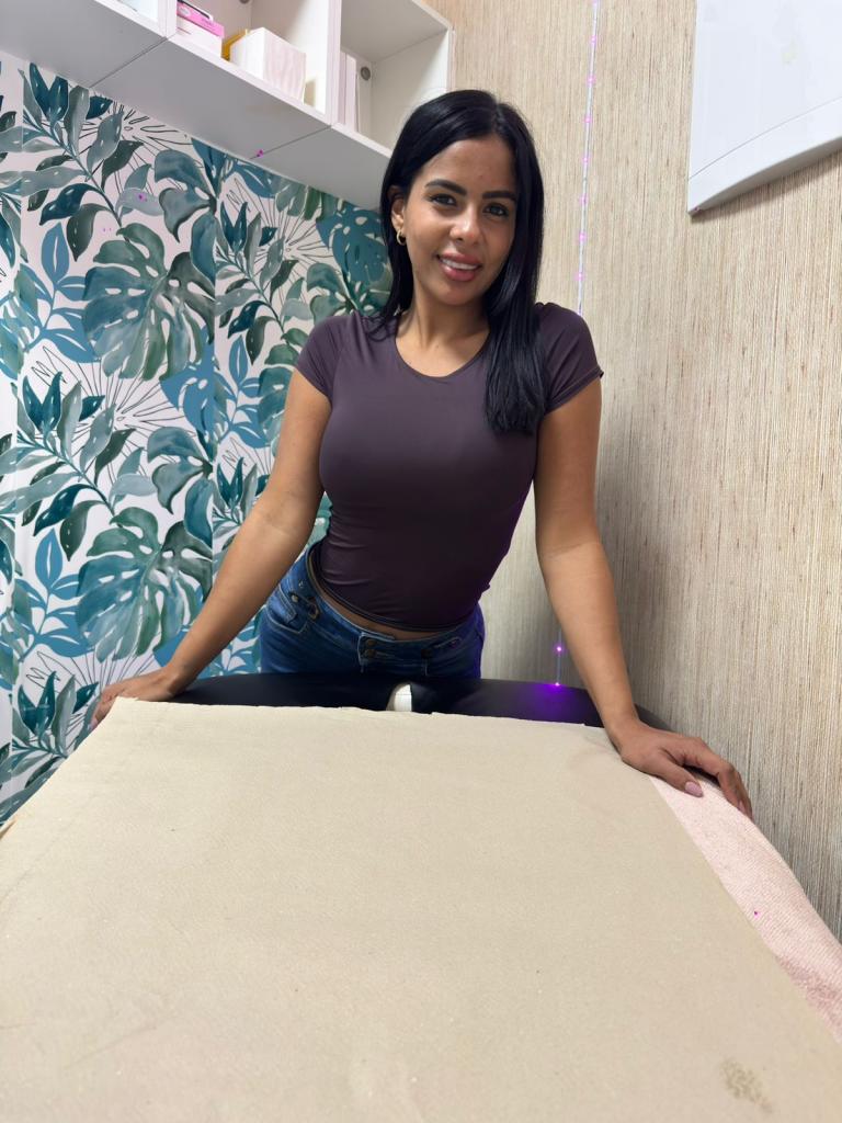 612270381: Chica busca chico en Málaga