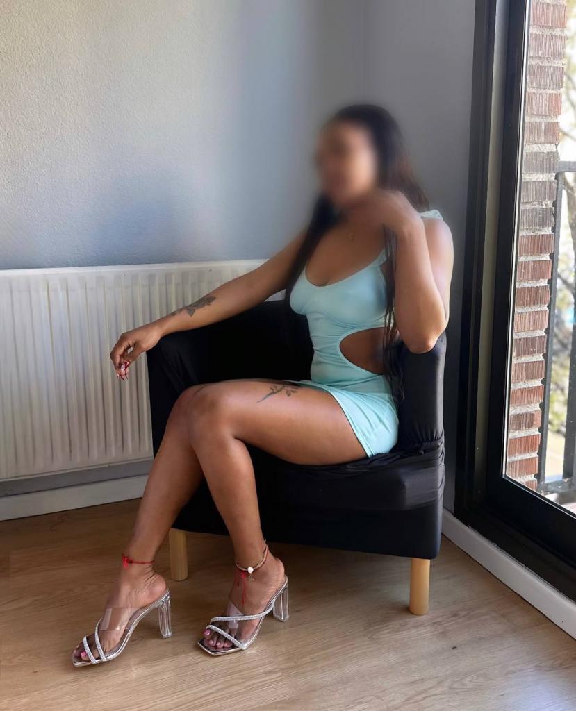 648988831: Chica busca chico en Madrid