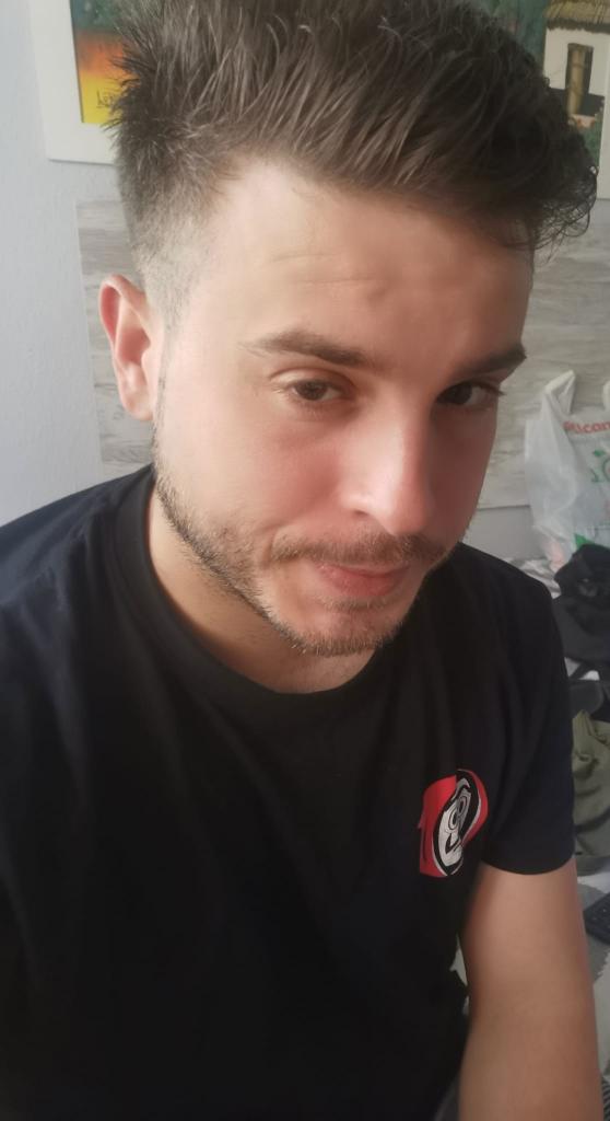 665058018: Chico busca chica en Murcia