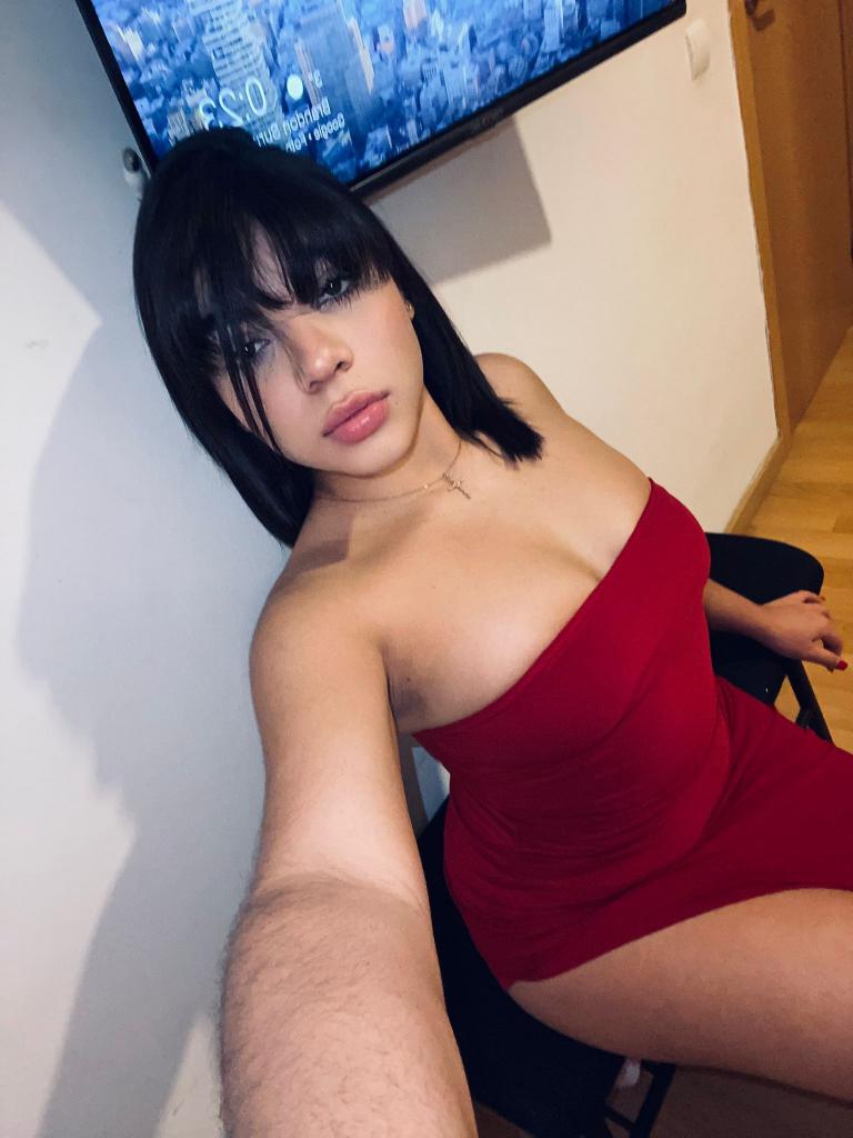 622865429: Chica busca chico en Gerona