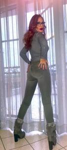 613904069: Chica busca chico en Sevilla