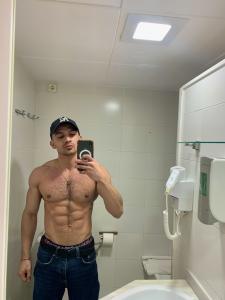 624576402: Chico busca chica en Barcelona