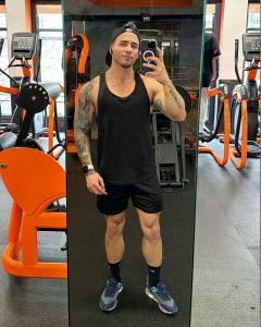 613699028: Chico busca chica en Madrid