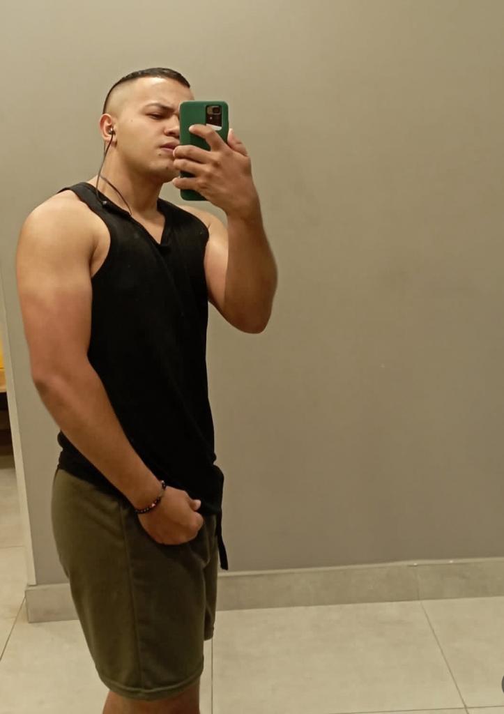 Chico busca chica en Sevilla: 