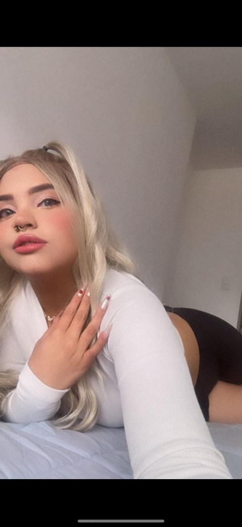 603410234: Chica busca chico en Barcelona