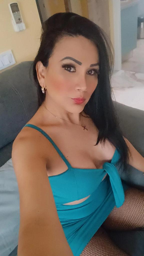 634088354: Chica busca chico en León