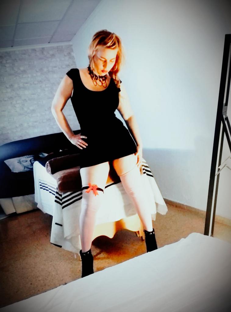 611557938: Chica busca chico en Alicante