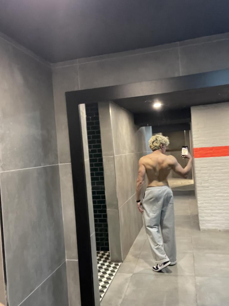 692756755: Chico busca chica en Valencia