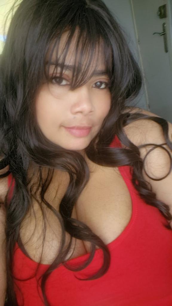 668567764: Chica busca chico en Barcelona