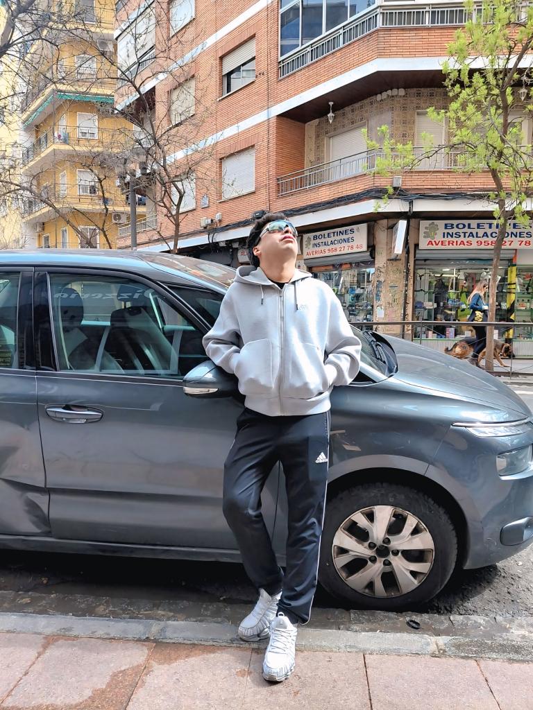 Chico busca chica en Granada: 