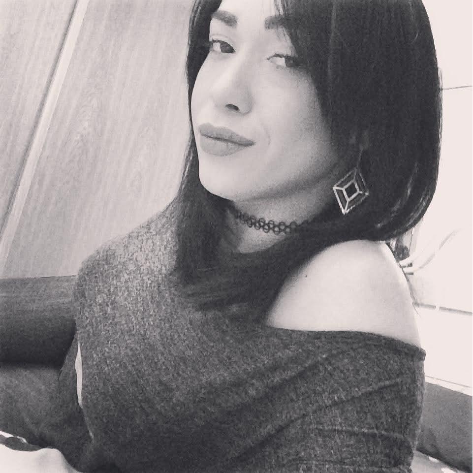 677179638: Travesti en León