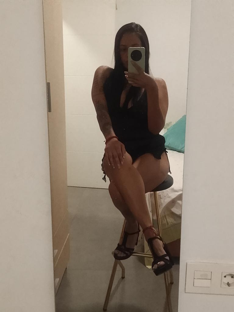 631445839: Chica busca chico en Granada