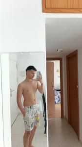 677652473: Chico busca chica en Sevilla