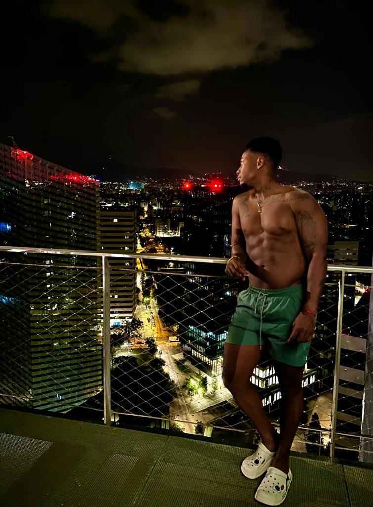 Chico busca chica en Barcelona: 