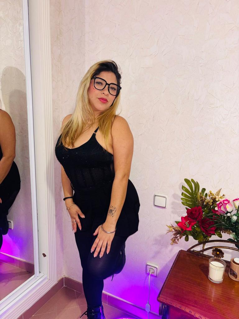 Chica busca chico en Almería: 