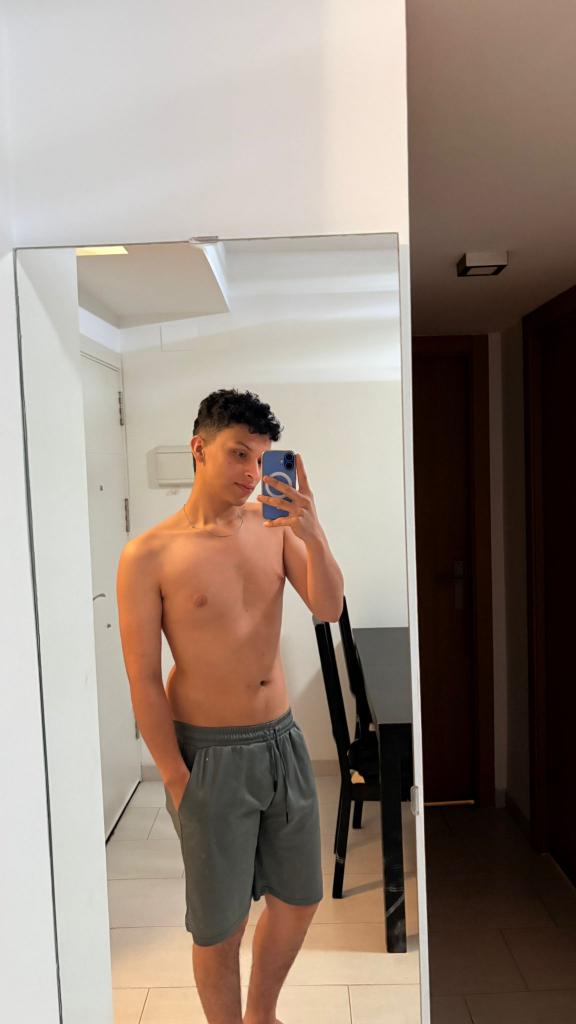 Chico busca chica en Sevilla: 